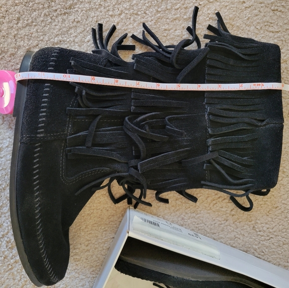 Minnetonka 3-Tier Moccasin Boot - Picture 2 of 6